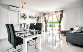 2 Bedroom Cozy Apartment In Cala Bona